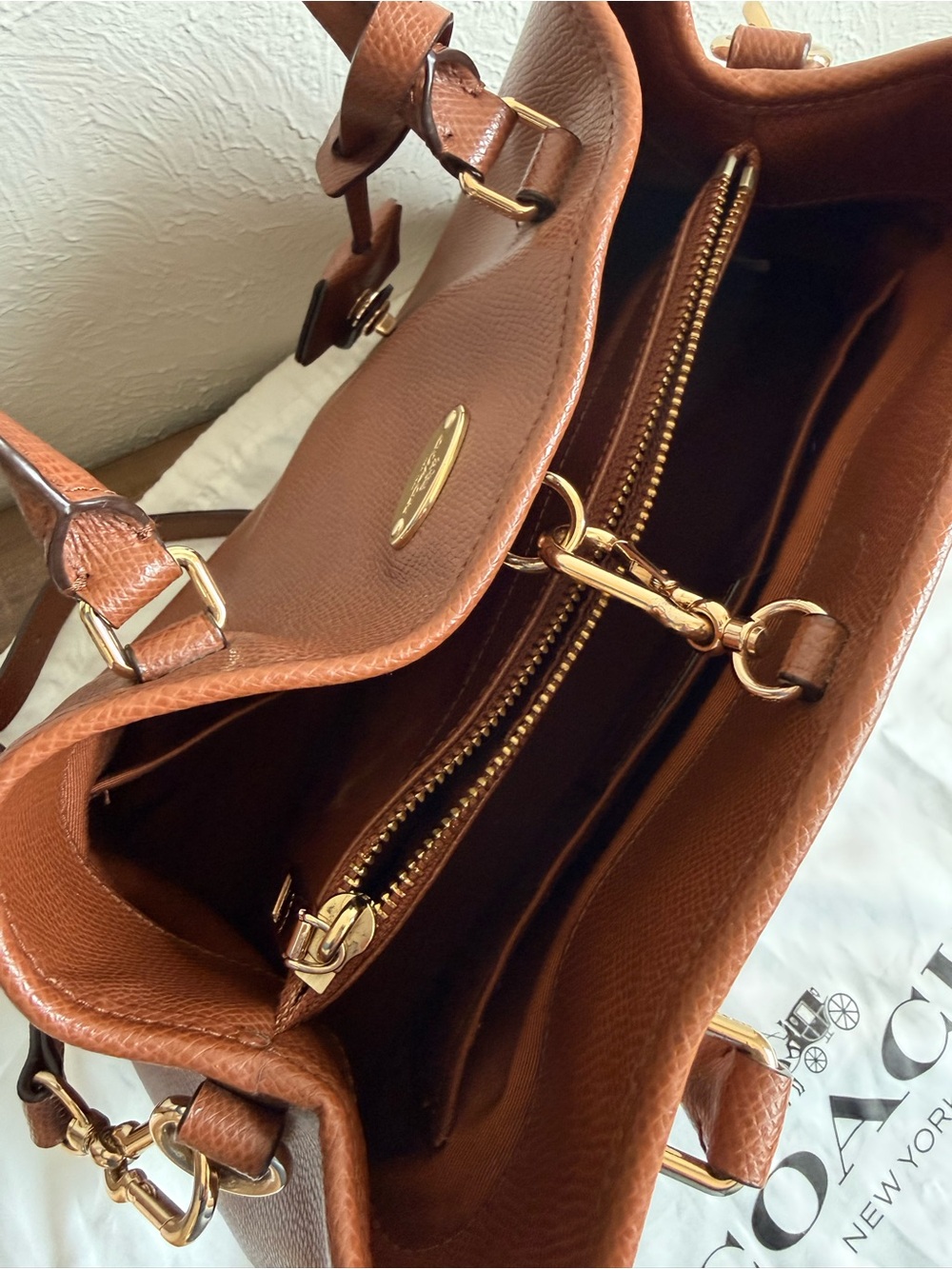 COACH small Margot Carryall in tan pebbled leather - Picture 4 of 5